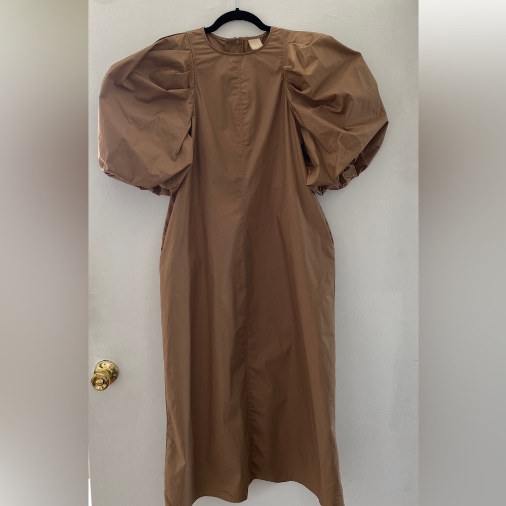 Voluminous sleeves dress 🤎